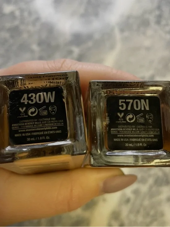 Anastasia Beverly Hills ABH Luminous Foundation - Picture 3 of 3